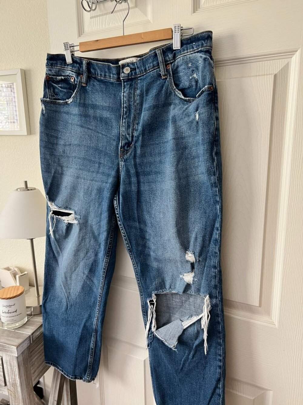 Abercrombie Ultra High Rise Ankle Straight Distressed Jeans Size 33 / 16R